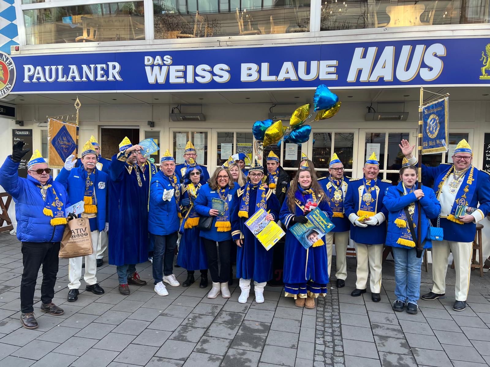 Gelb-blau im Veedel – Till’s Freunde auf Umzug durch die Nordstraße