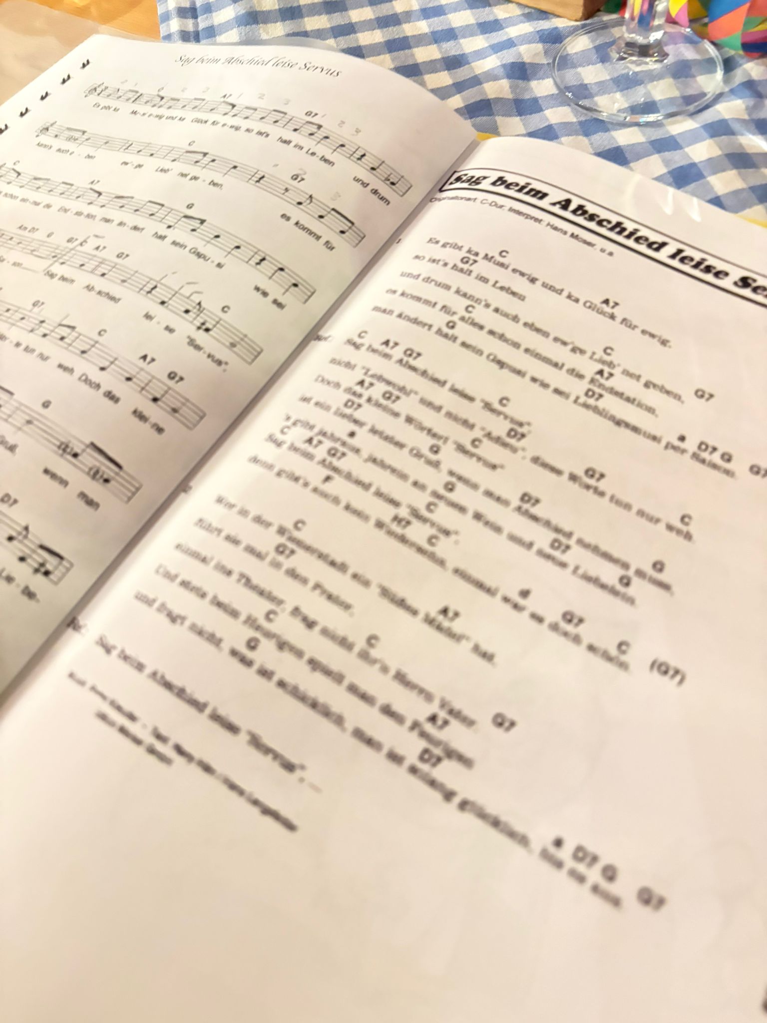 Hoppeditz-Beerdigung 2026 bei Till’s Freunde – Abschied im Weiss Blauen Haus